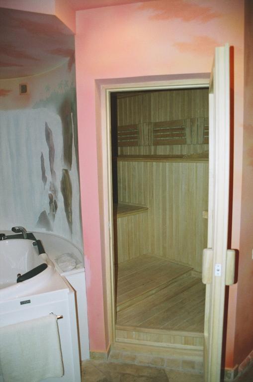Motel Acapulco Ереван Екстериор снимка