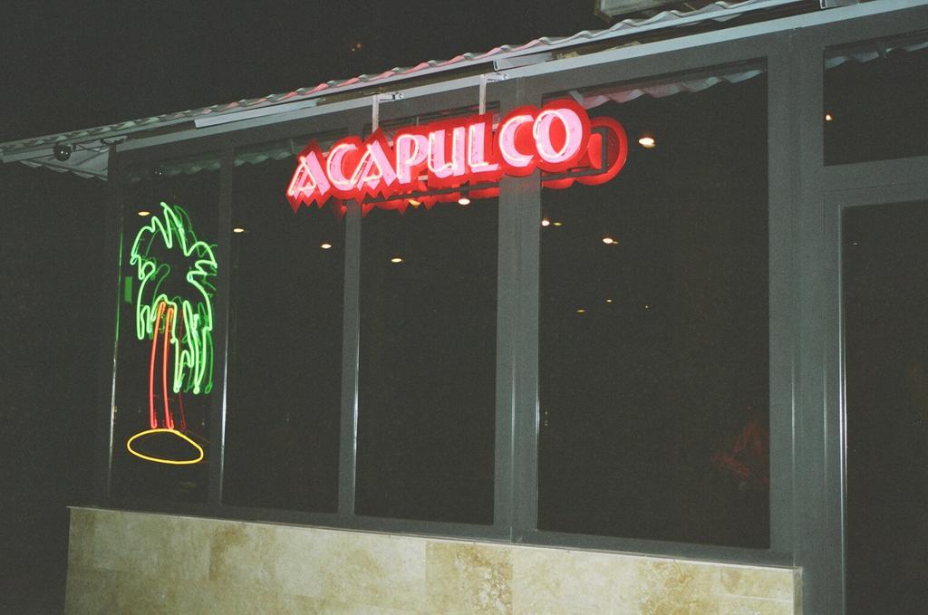 Motel Acapulco Ереван Екстериор снимка