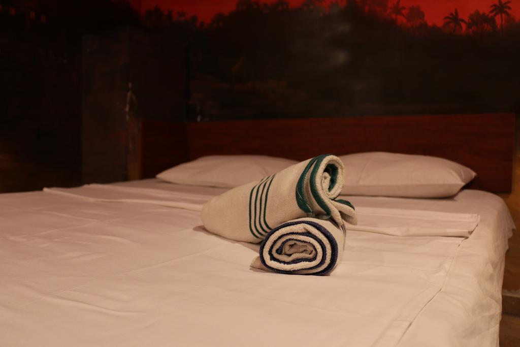 Motel Acapulco Ереван Екстериор снимка